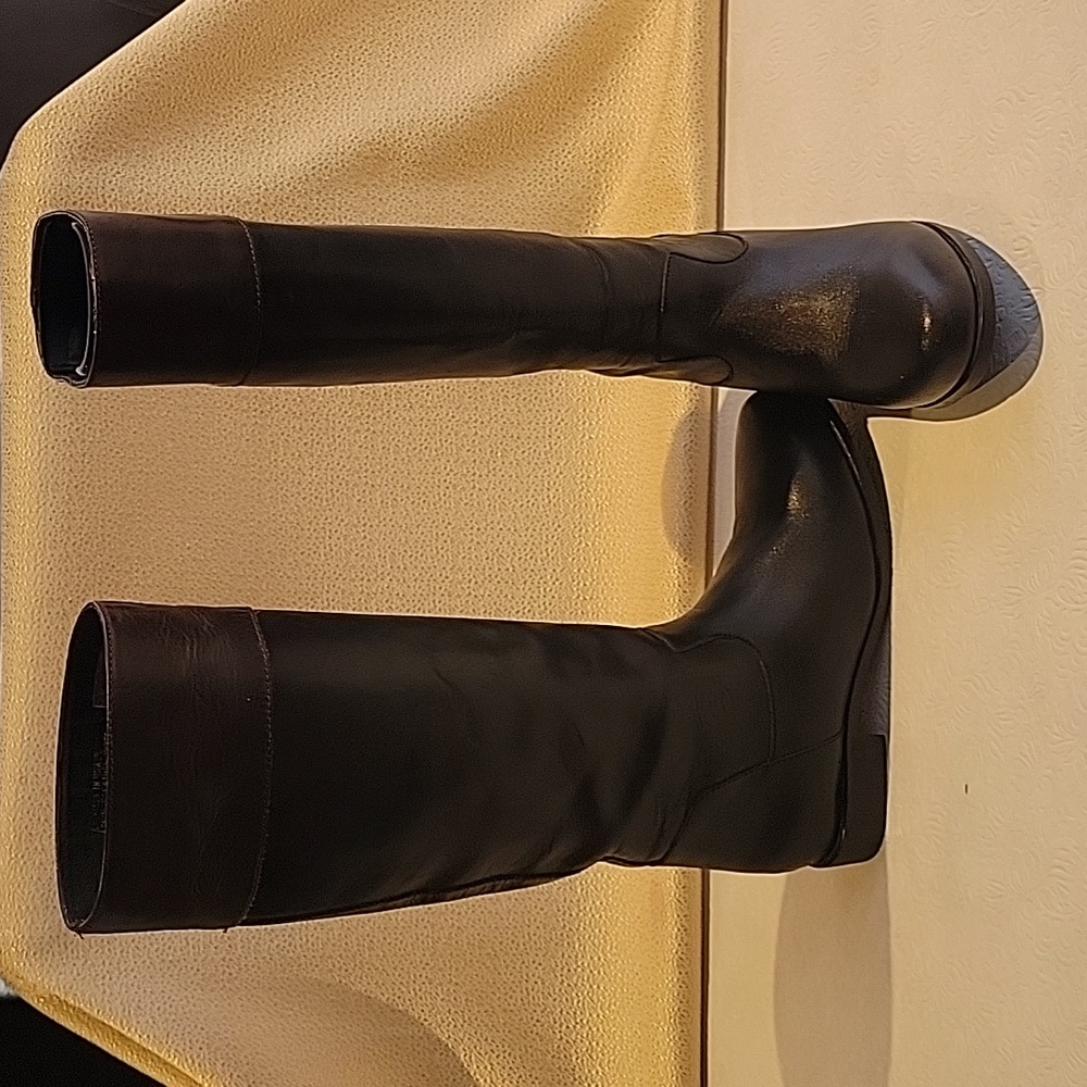 Ariat 2 tone boots, size 6. Real leather - Picture 2 of 6